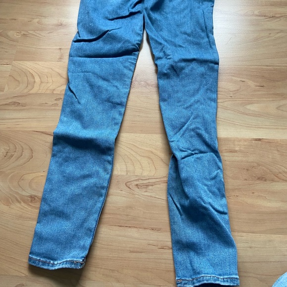 2 Pairs of American Eagle Jeans - Picture 10 of 16